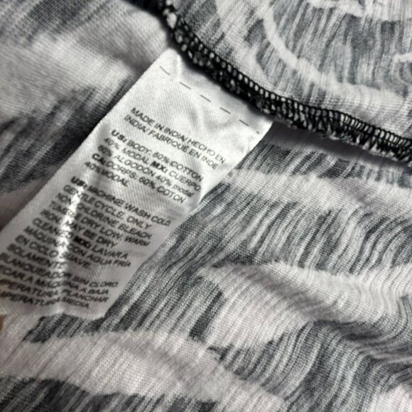 Chico's Women's Zebra Print Pullover V-Neck Casual Blouse Black/White Large - Picture 4 of 8